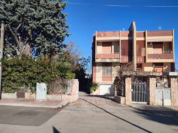 Casa con 8 locali in vendita in Via Luigi di Molfetta, Bisceglie