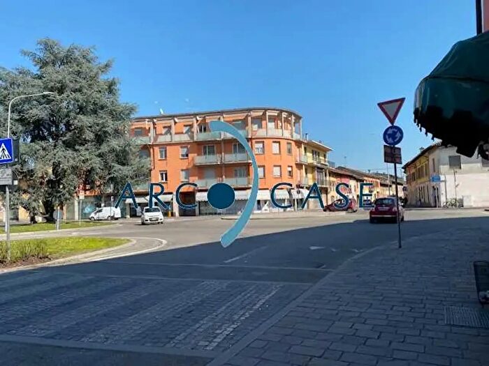 Casa con 14 locali in vendita in Castelleone