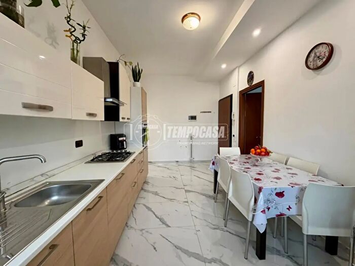 Appartamento trilocale in vendita in Via Alessandro Manzoni, Parabiago