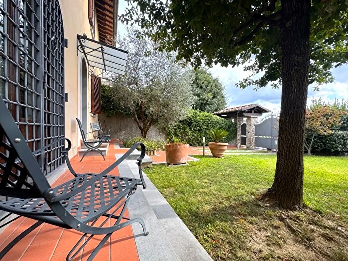 Casa con 6 locali in vendita in Via di Cantagallo, Prato