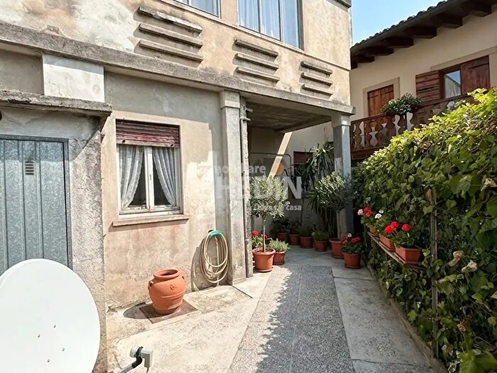 Casa con 8 locali in vendita in Vittorio Veneto