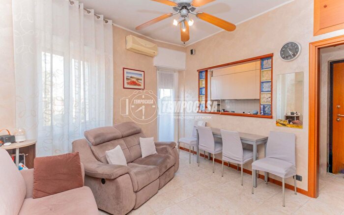 Appartamento bilocale in vendita in Via Vialba, Novate Milanese