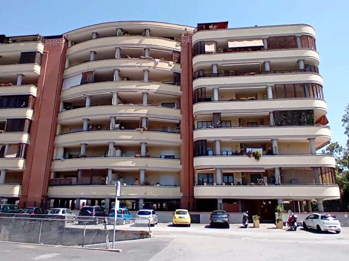 Appartamento con 7 locali in affitto in Via Bradano, Latina