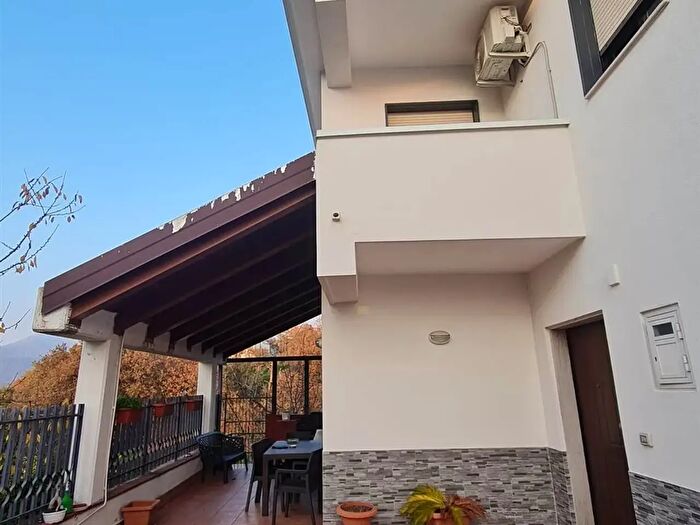 Casa con 5 locali in affitto in Casa Manzo, Salerno