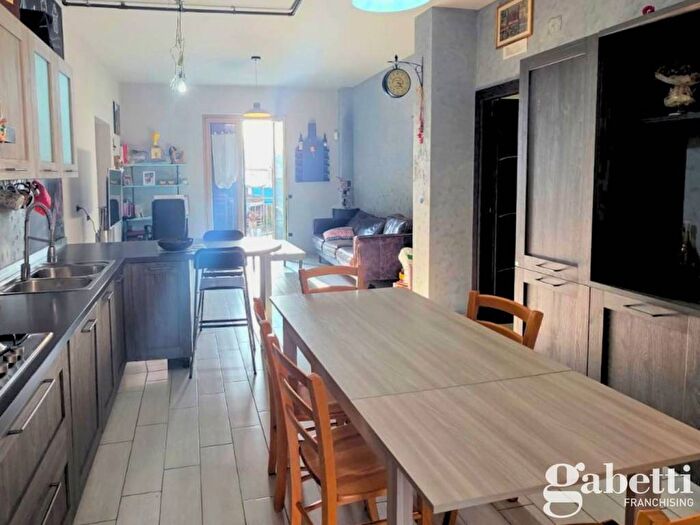 Appartamento trilocale in affitto in VIA EUGENIO MONTALE, Guadagni Papaccio Ciccarelli Fornaro, Pomigliano d'Arco