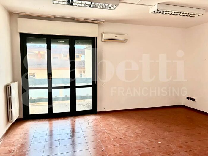 Appartamento con 5 locali in vendita in Via Archimede a, Ragusa
