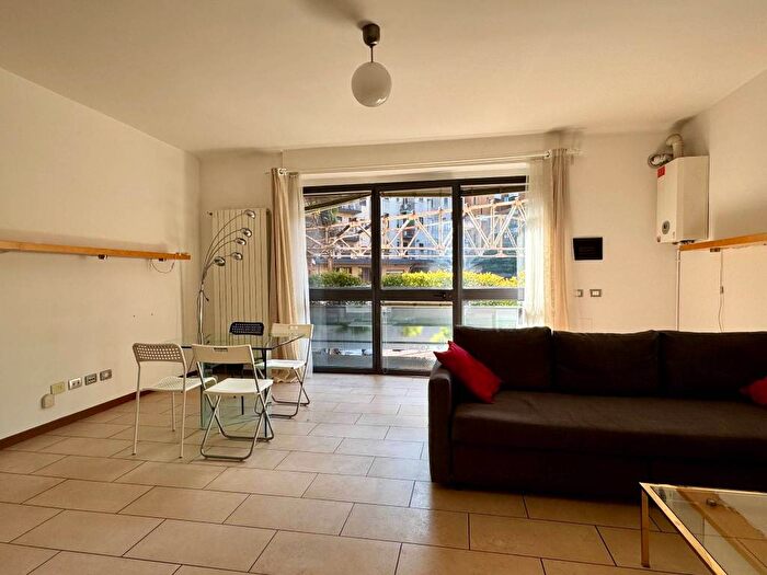 Appartamento trilocale in affitto in Via Baldassare Longhena, Corvetto, Milano