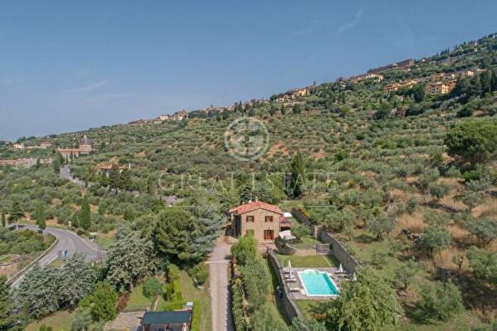 Casa con 6 locali in vendita in Via Nazionale, Cortona