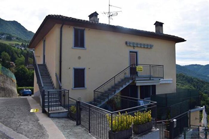 Appartamento trilocale in vendita in Via San Lorenzo, Costa Di Serina