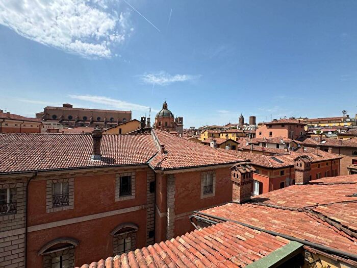 Appartamento monolocale in affitto in Via Castiglione, Centro Storico, Bologna