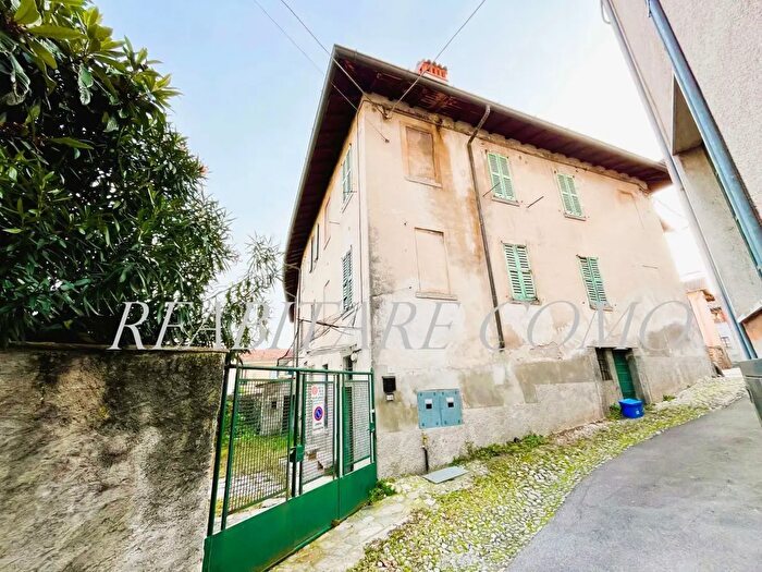 Casa con 10 locali in vendita in Via Corti, Erba