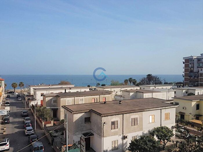 Appartamento quadrilocale in affitto in Catanzaro Lido, Catanzaro
