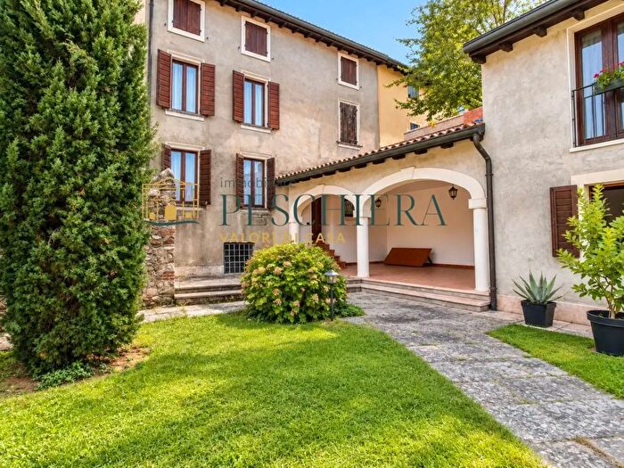 Casa con 6 locali in vendita in Via Olmo, Sona