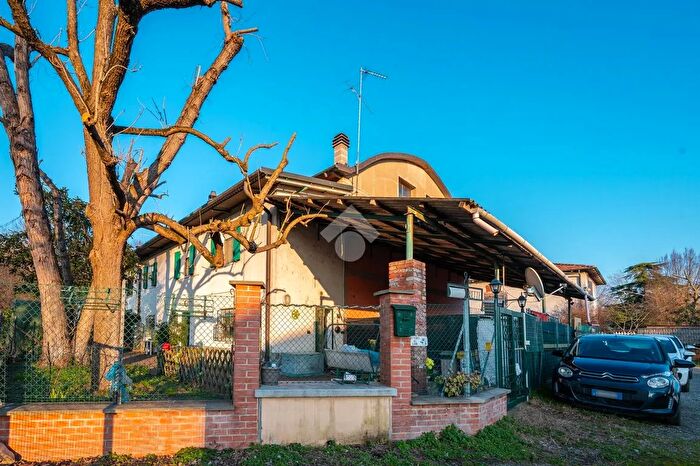 Appartamento trilocale in vendita in Via del Vivaio, Bologna