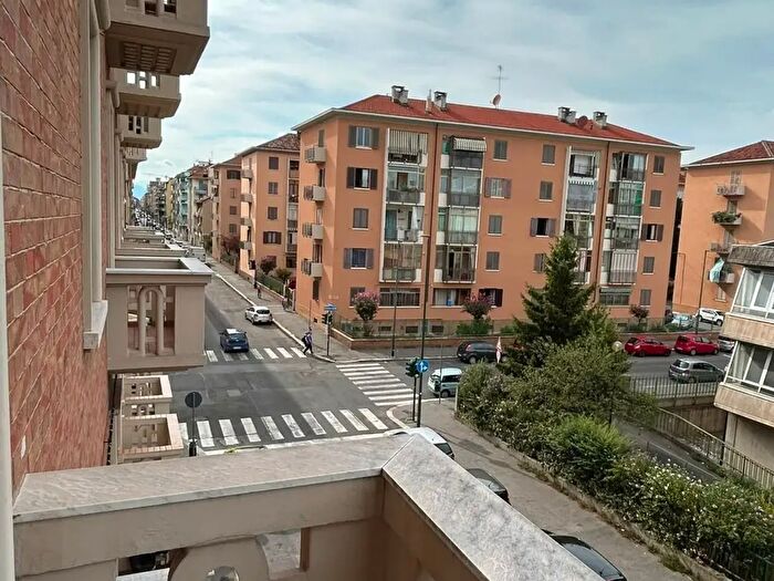 Appartamento trilocale in vendita in Via Valentino Carrera Torino, Torino
