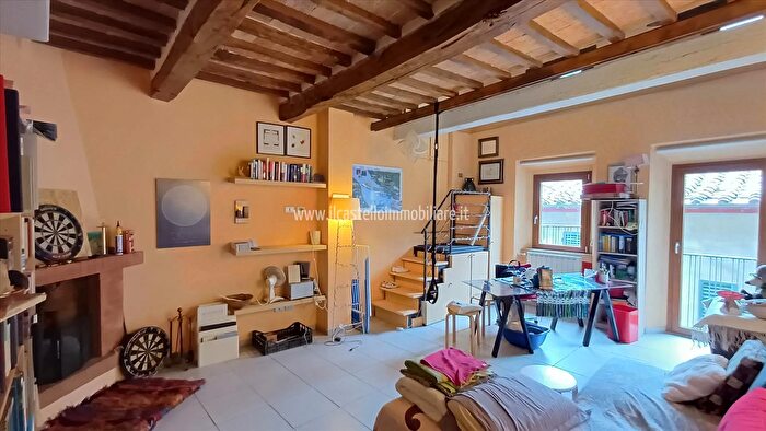 Appartamento trilocale in vendita in Corso Garibaldi, Sarteano