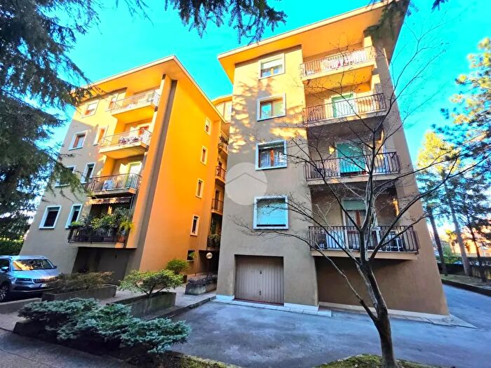 Appartamento quadrilocale in vendita in Via Montello, Treviso