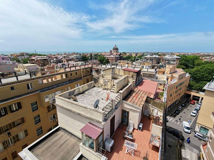 Appartamento trilocale in affitto in Via delle Vele, Ostia Levante, Roma