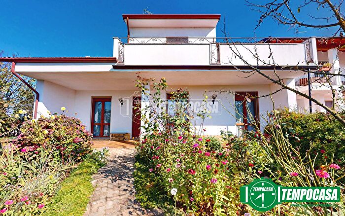 Casa con 5 locali in vendita in Frascarolo