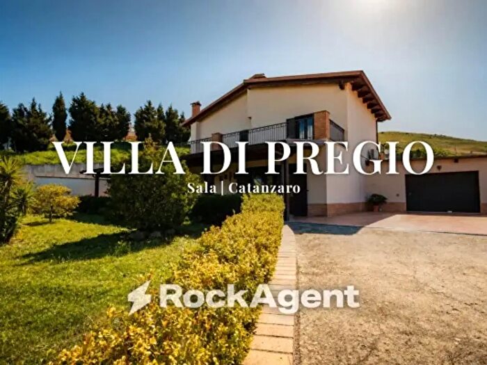 Casa con 6 locali in vendita in Via Giuseppe Rito, Catanzaro
