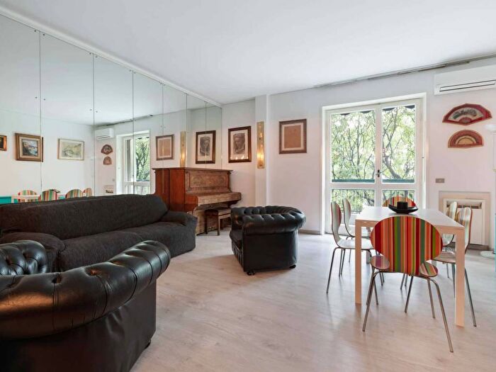 Appartamento trilocale in affitto in Via Teodosio, Casoretto, Milano