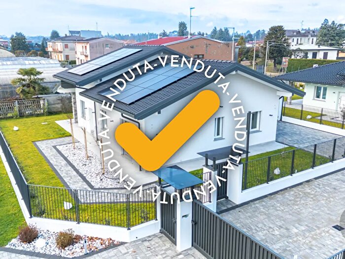 Casa quadrilocale in vendita in Via De Gasperi, Cassano Magnago