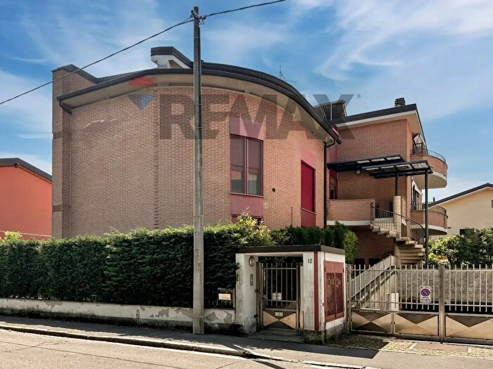 Appartamento trilocale in vendita in Via Santa Rita, Cologno Monzese