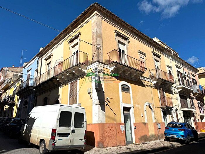 Casa con 5 locali in vendita in Ragusa