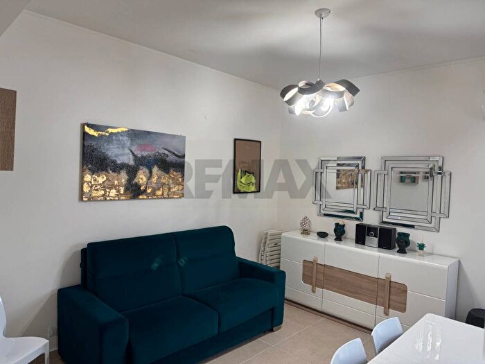 Appartamento bilocale in affitto in Via Livorno, Centro, Aci Castello