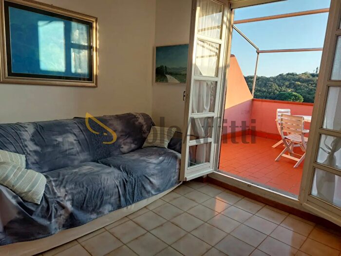 Appartamento quadrilocale in affitto in Via Flavio Gioia, Finale Ligure