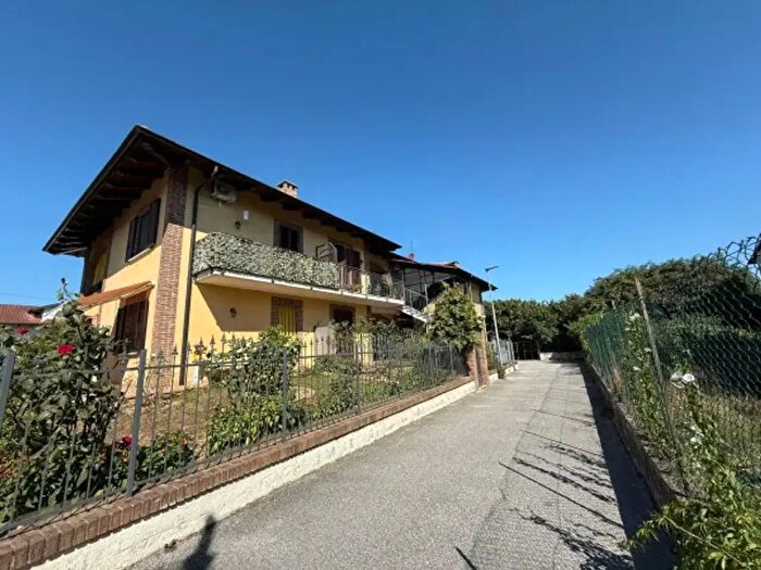 Appartamento trilocale in vendita in Via Giacomo Leopardi, Sommariva Del Bosco