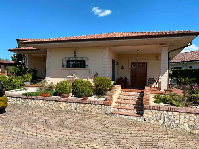 Casa con 5 locali in vendita in Via Cozzo Carbonaro Snc, Lattarico