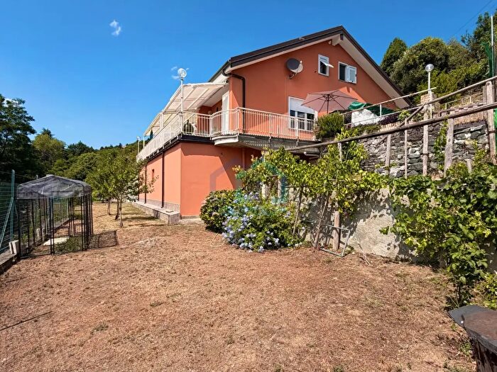 Casa con 11 locali in vendita in Frazione San Giovanni Località Rocca, Stella