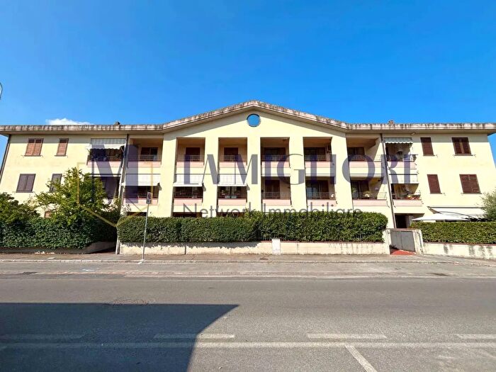 Appartamento trilocale in vendita in Via Filippo Guilliccioni, Prato