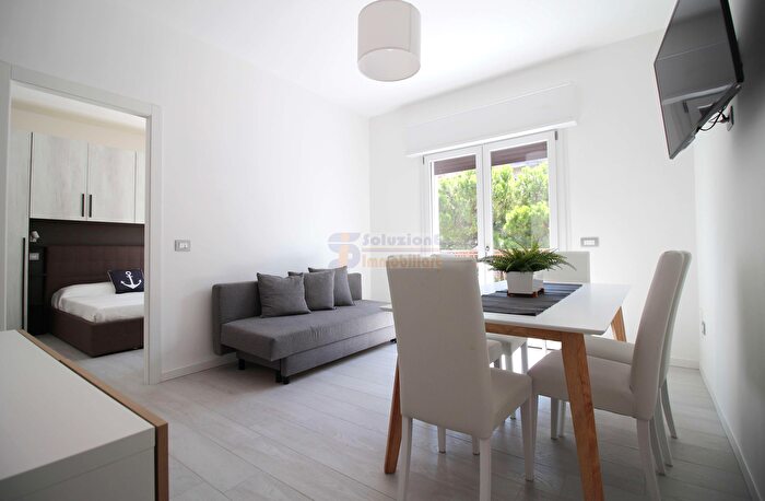 Appartamento trilocale in vendita in Via Bafile, Jesolo