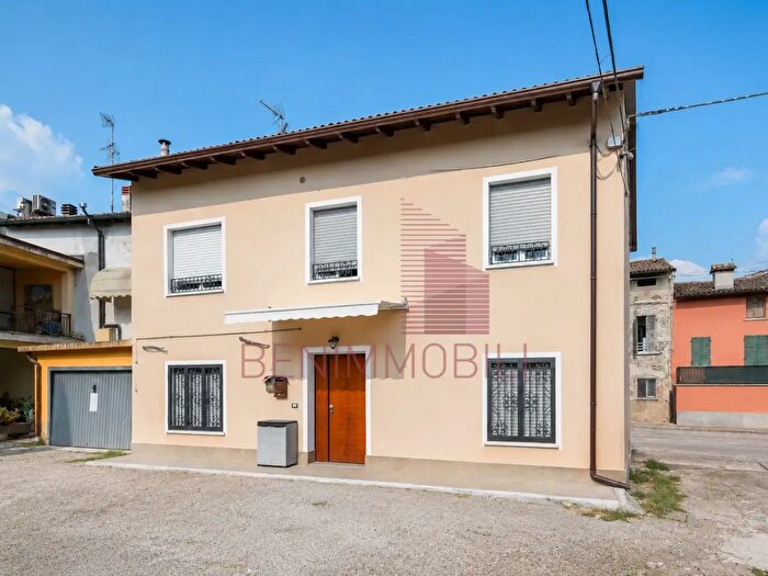 Appartamento trilocale in vendita in Via a Diaz, San Zeno Naviglio