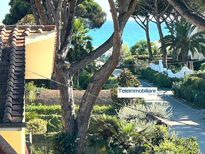 Casa quadrilocale in vendita in Via Anchise, Terracina