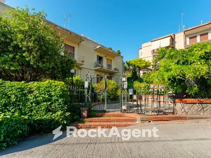 Appartamento con 5 locali in vendita in Via Litteri, Aci Castello