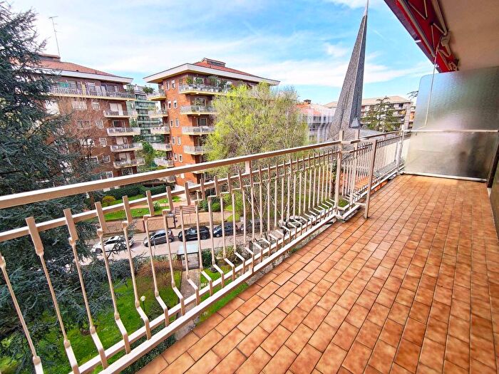 Appartamento quadrilocale in affitto in Via Rosa Marelli Vergani, Bande Nere, Milano