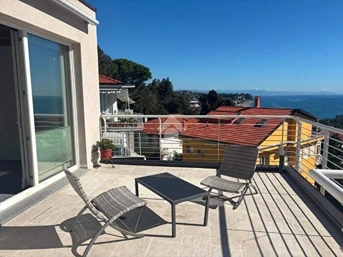 Appartamento trilocale in vendita in Via Belvedere, Albissola Marina