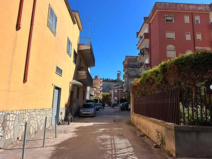 Appartamento quadrilocale in vendita in Largo Montevergine, Centro, Maddaloni