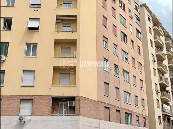 Appartamento bilocale in vendita in Via Evandro, Roma