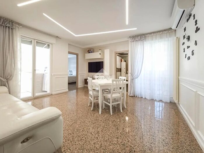 Appartamento trilocale in vendita in Largo delle Euforbie, Manfredonia