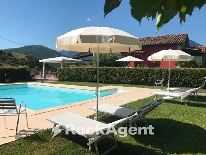 Casa con 6 locali in vendita in Frontone
