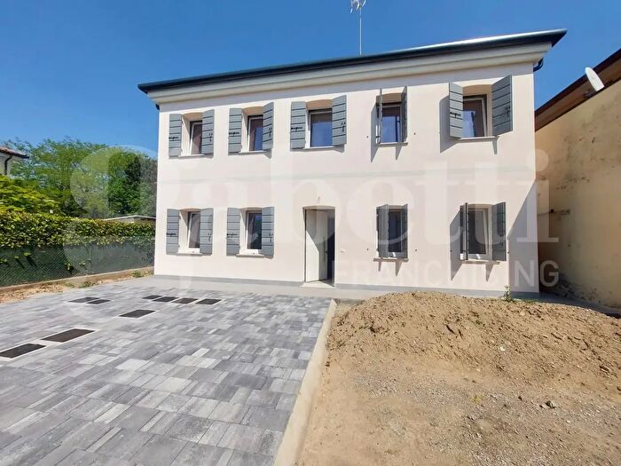 Casa con 5 locali in affitto in Via Venier, Treviso