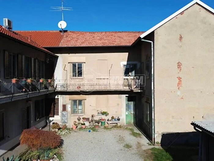 Casa trilocale in vendita in Via XXV Aprile, Cogliate