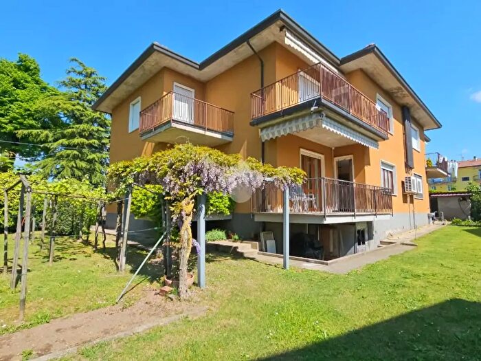 Appartamento trilocale in vendita in Via Pergine, Varese