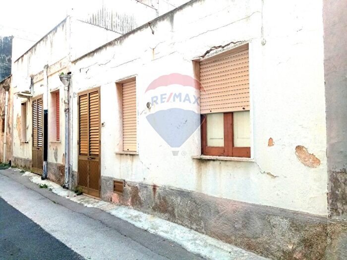 Casa con 6 locali in vendita in Via Garibaldi Via Roma, Sortino