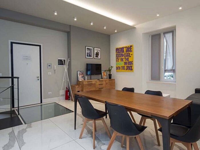 Appartamento trilocale in affitto in Via della Moscova, Turati, Milano