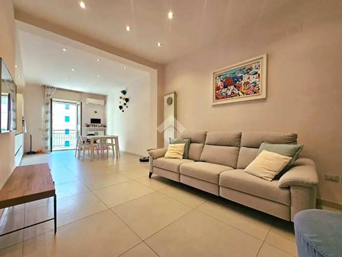 Appartamento trilocale in vendita in Diomede Carafa, Napoli